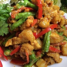 ผัดพริกแกงหมู เป็นกับข้าว