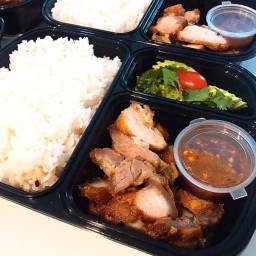 ข้าวหมูทอดน้ำปลาโบราณ จิ้มแจ่ว ซอยเจโม