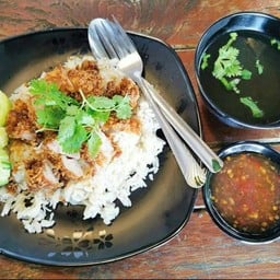 ข้าวมันไก่ทอดพิเศษ