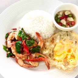 กระเพรากุ้ง ราดข้าว