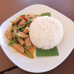 ผัดกะเพราหมูยอ
