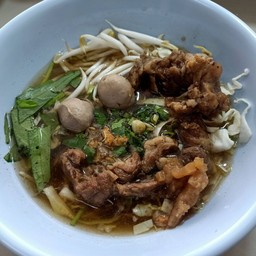 ก๋วยเตี๋ยวเนื้อน้ำใส