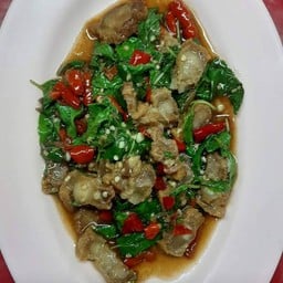 ผัดกะเพราหมูกรอบ