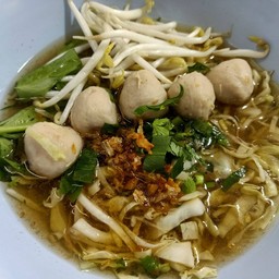 ก๋วยเตี๋ยวลูกชิ้นหมูน้ำใส