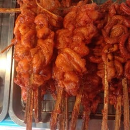 หนัง ไก่ทอดทรงเครื่อง 3 ไม้   78  บาท