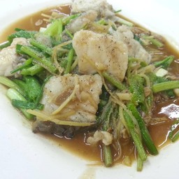 เนื้อปลาผัดขิงเต้าเจี้ยว