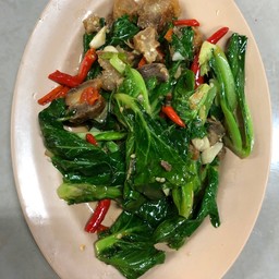 ผัดแขนงหมูกรอบ