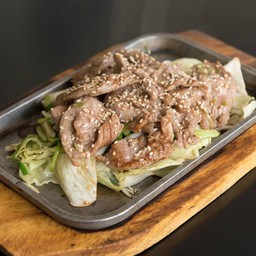 หมูโรยงาจานร้อน