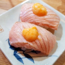 ซูชิ แซลมอนเบิร์น - Seared Salmon