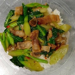 ข้าวผัดคน้าหมูกรอบ