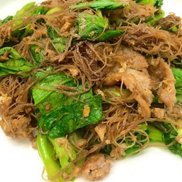 เส้นหมี่ ผัดซีอิ๊ว หมู