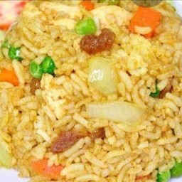 ข้าวผัดผงกะหรี่ไก่