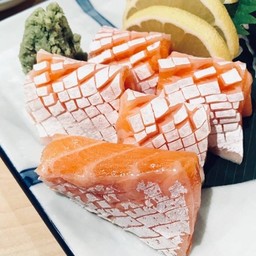 ซาซิมิ ท้องแซลมอน - Salmon Belly Sashimi (5ชิ้น)