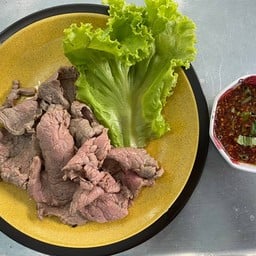 ลวกจิ้มเนื้อสดฟิเลมิยอง กับน้ำจิ้มแจ่ว