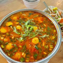 ต้มยำรังไข่ใบมะขามอ่อน