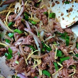 ยำแหนมคลุก by แป้ง ตลาดจี ตลาดจี