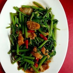 ผักบุ้งหมูกรอบ