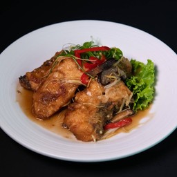 ปลากระพงขาวผัดซอสมะขาม