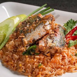 ข้าวผัดปลากระป๋อง