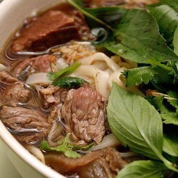 นายมิตร ก๋วยเตี๋ยวเนื้อตุ๋น หมูตุ๋น (เจ้าเก่า) ตลาดเอซี คลองสี่