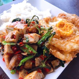 ข้าวกะเพราหมูยอ