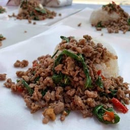 ร้านกะเพราเข้าตา  ตลาดบ้านฟ้า เลอมาร์เช่