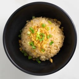 ข้าวญี่ปุ่นผัดกระเทียม