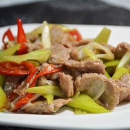 เนื้อแกะผัดต้นหอมญี่ปุ่น葱爆羊肉