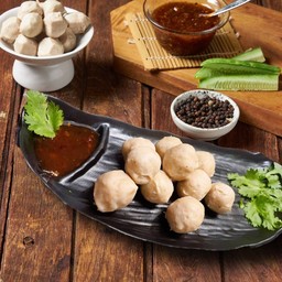 ลูกชิ้นหมูลวกจิ้ม