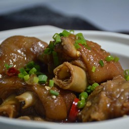 ขาหมูหม้อดิน香辣猪手保