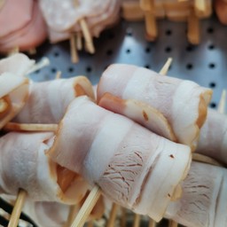 เบค่อนพันไส้กรอก