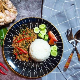 คู กระเพราคลู สุทธิสาร