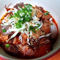 แม่เพ็ญ ขนมจีนน้ำเงี้ยวหมู ,ข้าวซอยน่องไก่ ,อาหารจานเดียว รสเด็ด