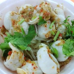 ยำแซ่บลูกชิ้นปลา
