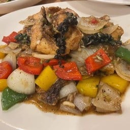 ปลากระพงผัดพริกไทยดำ