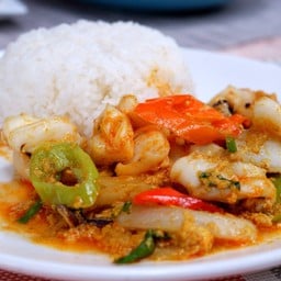 ข้าว+ปลาหมึกผัดผงกะหรี่