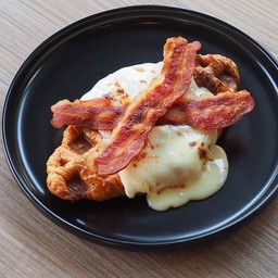 คริสปี้ครัวซองท์เบคอนแอนด์ชีส