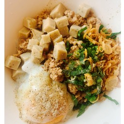 ก๋วยจั๊บญวนหมูสับ หมูยอ + ไข่ลวก