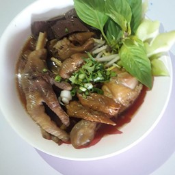 ก๋วยเตี๋ยวไก่มะระบุฟเฟ่ต์Vข้าวขาหมู