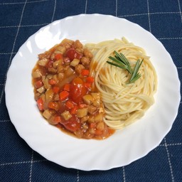 สปาเก็ตตี้ซอสมะเขือเทศเต้าหู้ เห็ด