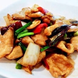 ไก่ผัดพริกเม็ดมะม่วงหิมพานต์