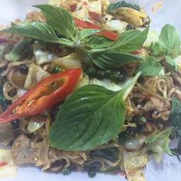 ผัดฉ่ามาม่าขี้เมา