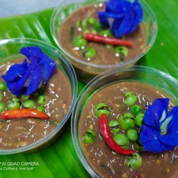 มีน้ำพริกและผักสดปลาทู1ตัว