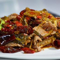 เนื้อผัดผักดอง酸菜牛肉