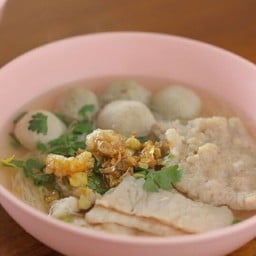 ครัวพี่เจี๊ยบ ( ประตูขาว )