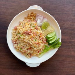 ข้าวผัดแหนมทรงเครื่อง