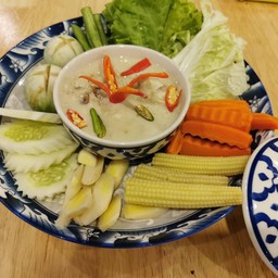 หลนกะปิหมูสับชาววัง