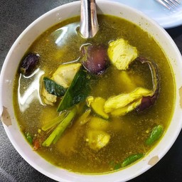 ไก่ต้มขมิ้น