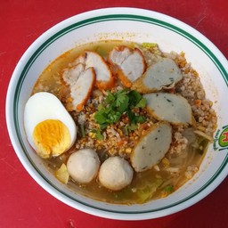 ก๋วยเตี่ยวต้มยำนำใส