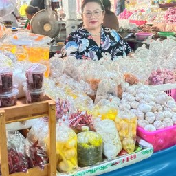 นกเอ๊ะ  ค้าไข่